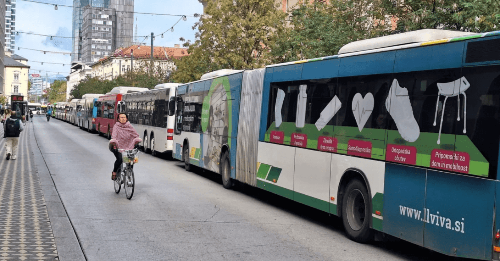 Znan primer bus bunchinga na Slovenski cesti